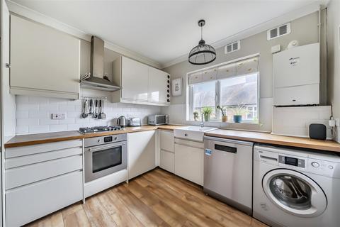 2 bedroom apartment for sale, Grove Crescent, Kingston Upon Thames