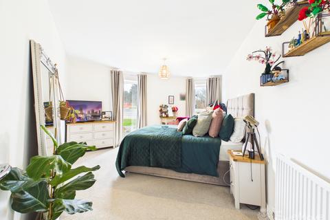 2 bedroom ground floor flat for sale, Douglas Drive , Bordon, Hampshire, GU35