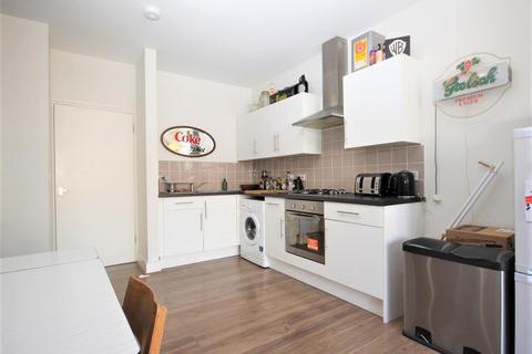 undefined, St. James's Street, Walthamstow, E17