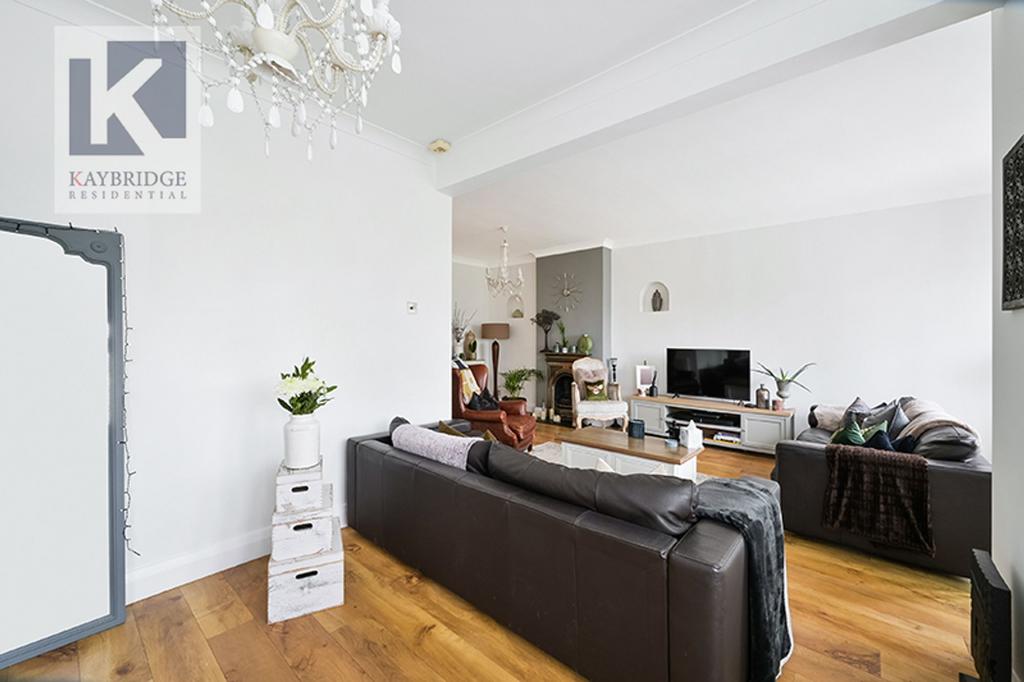 St Claire Drive, KT4 8 UE