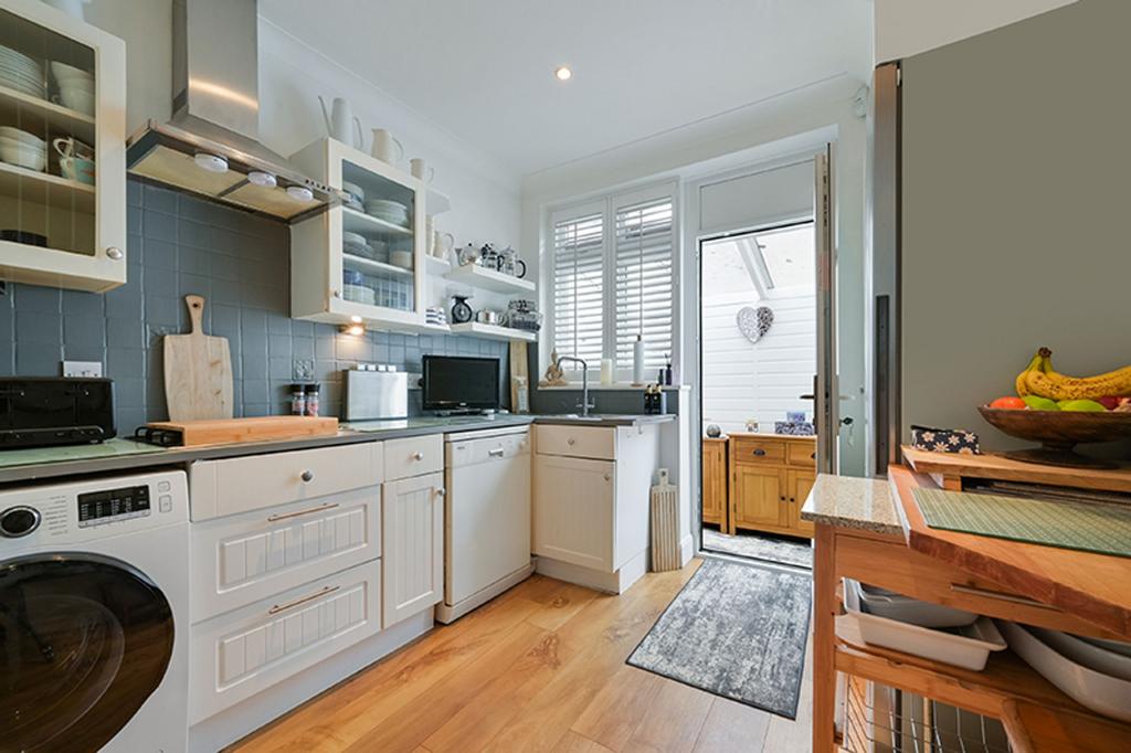 St Claire Drive, KT4 8 UE