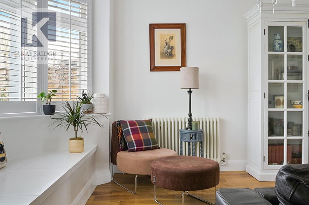 St Claire Drive, KT4 8 UE