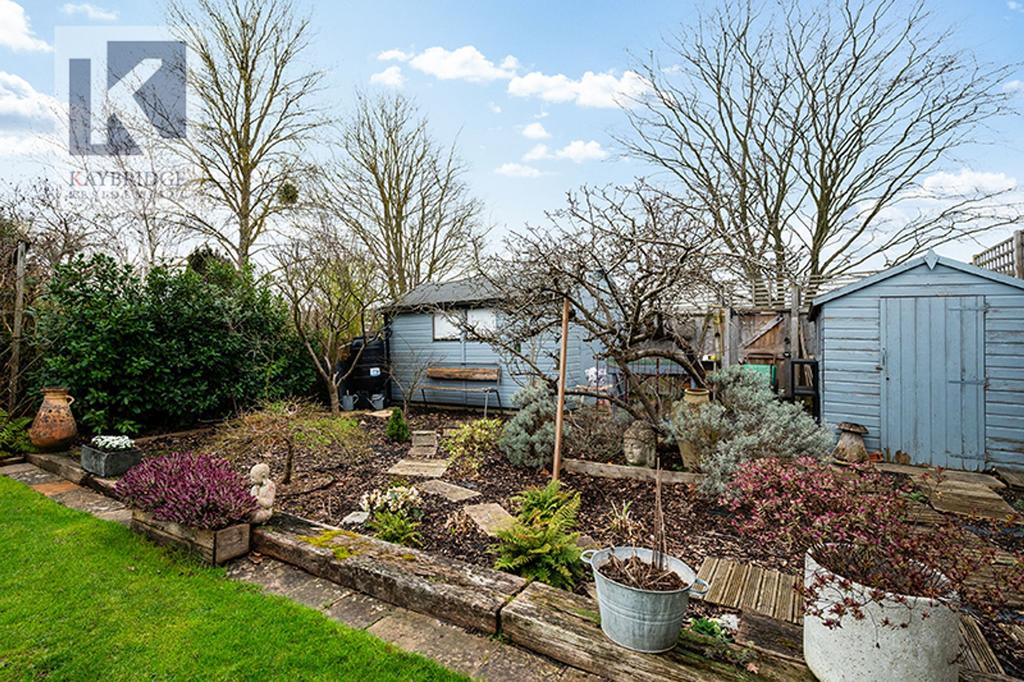 St Claire Drive, KT4 8 UE