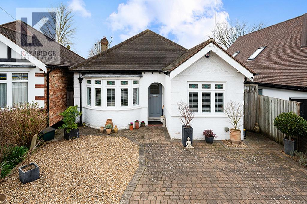 St Claire Drive, KT4 8 UE