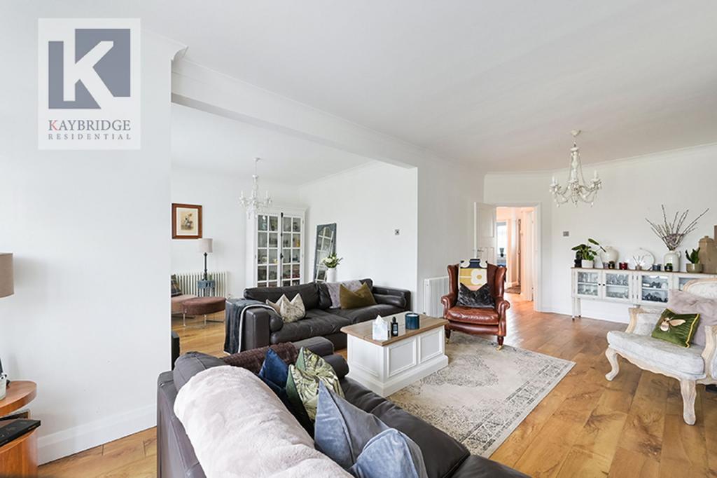 St Claire Drive, KT4 8 UE