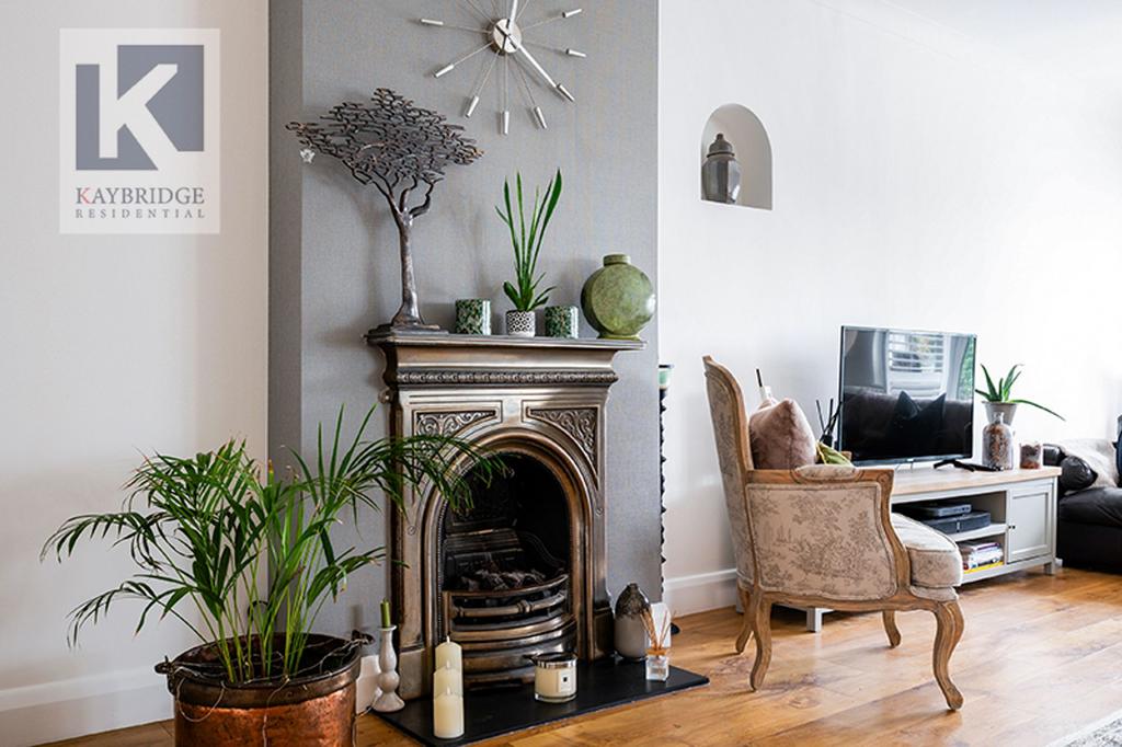 St Claire Drive, KT4 8 UE