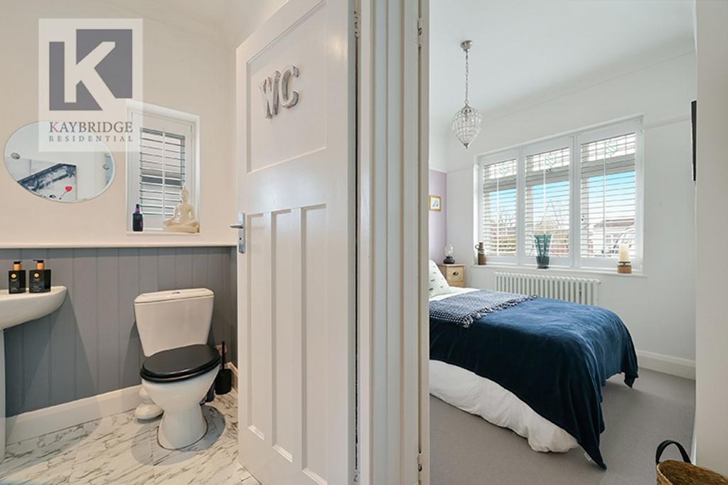 St Claire Drive, KT4 8 UE