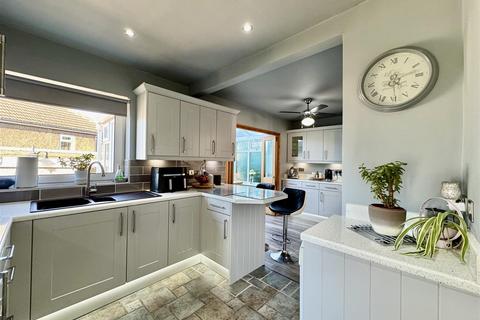 undefined, Greenside Avenue, Waterloo, Huddersfield, HD5 8QQ