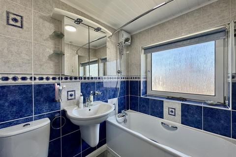undefined, Greenside Avenue, Waterloo, Huddersfield, HD5 8QQ