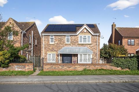 4 bedroom detached house for sale, Leeds Road, Selby, YO8