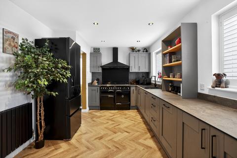 4 bedroom detached house for sale, Leeds Road, Selby, YO8