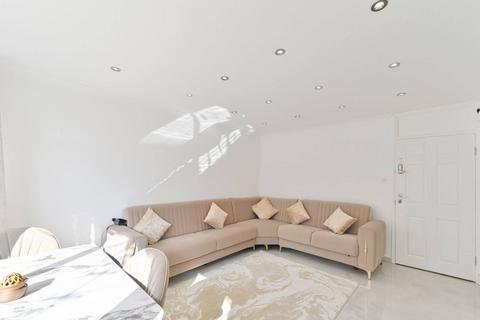 3 bedroom flat to rent, Carey Gardens, Nine Elms, London, SW8