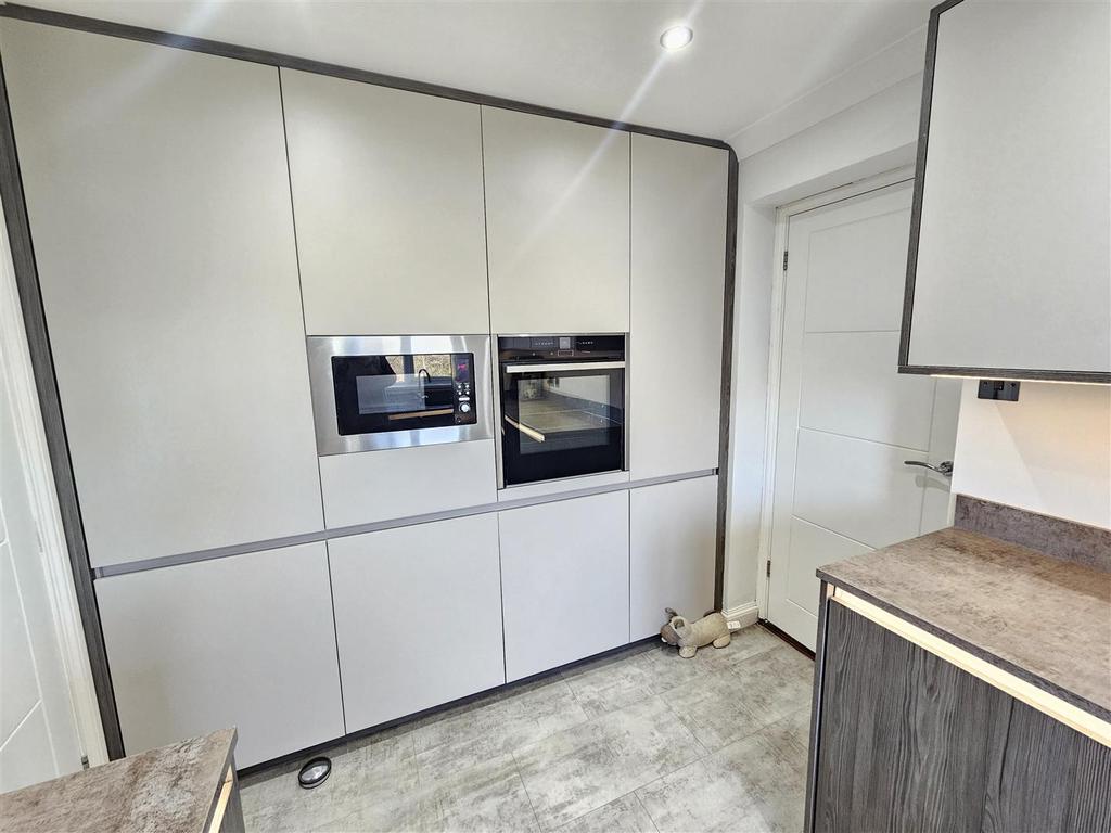 Kitchen (2).jpg