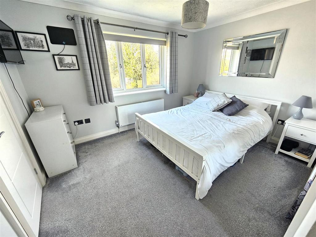 Bedroom 1.jpg