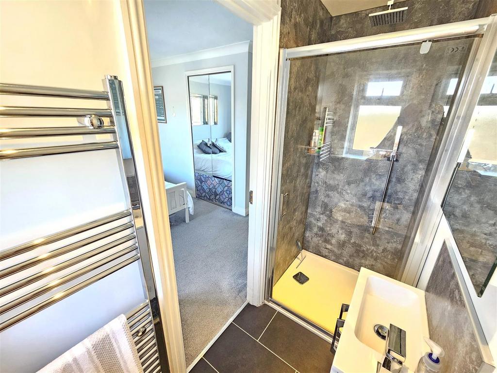 Ensuite (2).jpg