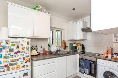 2 bedroom flat to rent, St. Albans Road, Hertfordshire WD17