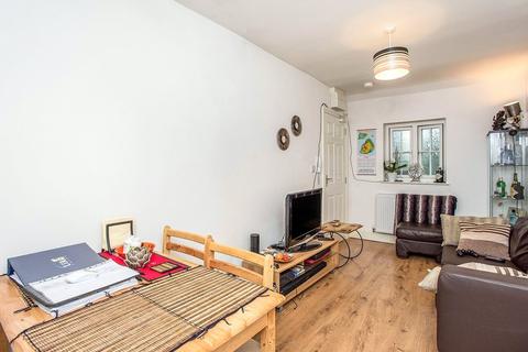 2 bedroom flat to rent, St. Albans Road, Hertfordshire WD17