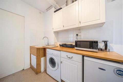 Studio to rent, Newton Street, London WC2B