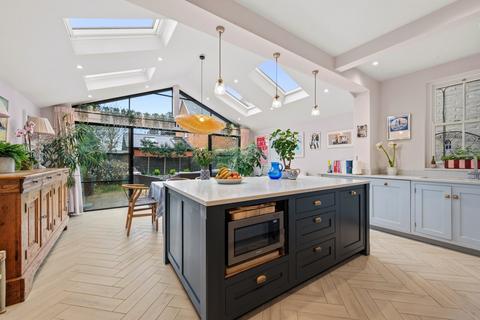 undefined, Holstein Avenue, Weybridge, KT13