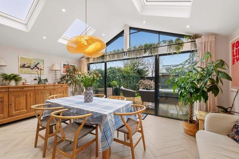 undefined, Holstein Avenue, Weybridge, KT13