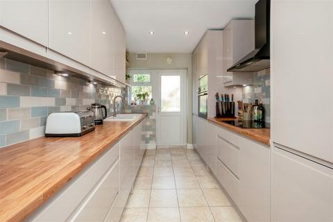 4 bedroom semi-detached house for sale, Hillcrest, Leamington Spa