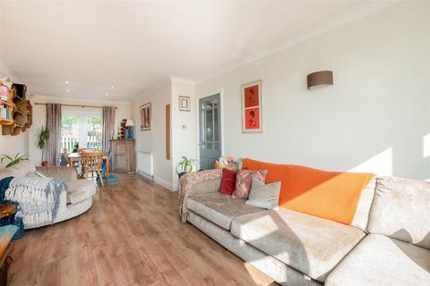 4 bedroom semi-detached house for sale, Hillcrest, Leamington Spa