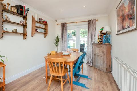 4 bedroom semi-detached house for sale, Hillcrest, Leamington Spa
