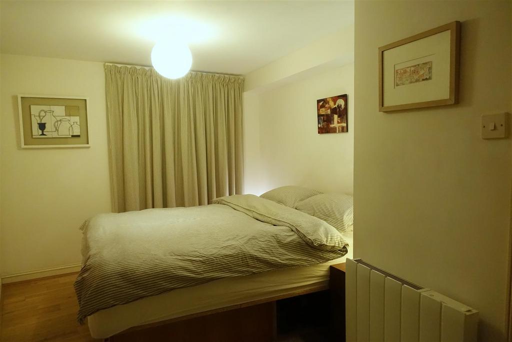 Bedroom.JPG