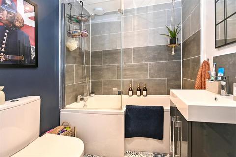 1 bedroom flat for sale, Royal Parade, Eastbourne