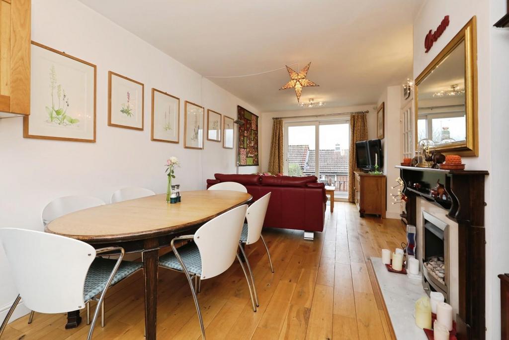 Dining/lounge