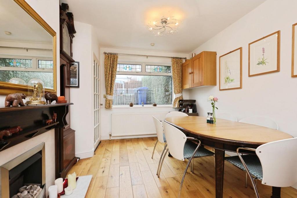 Dining/lounge