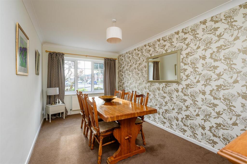 Snug/dining room