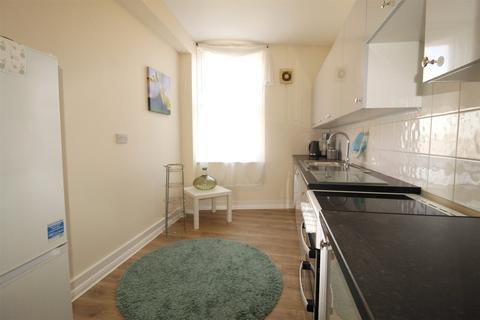 2 bedroom apartment to rent, High Street, Herts EN5