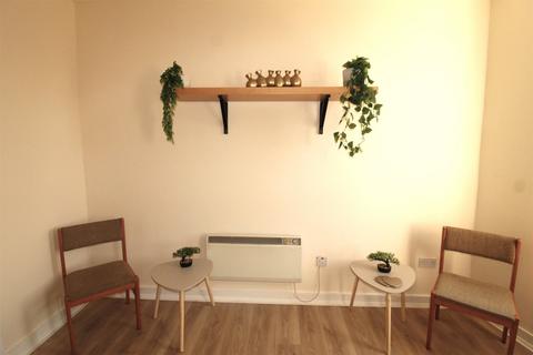 2 bedroom apartment to rent, High Street, Herts EN5