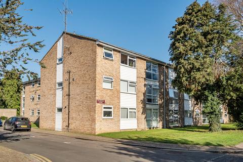 Queen Annes Gardens, Enfield