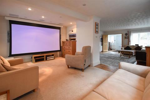 4 bedroom detached house for sale, Plovers Mead, Wyatts Green, Brentwood