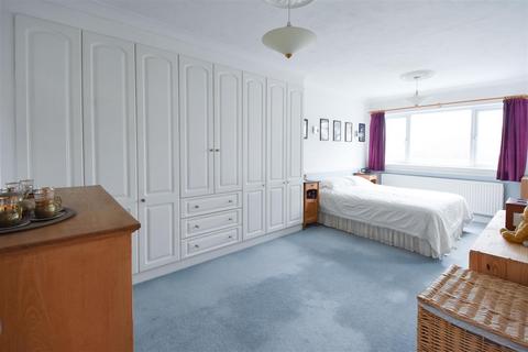 4 bedroom detached house for sale, Plovers Mead, Wyatts Green, Brentwood