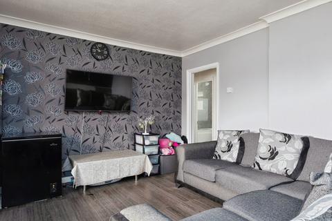 2 bedroom flat for sale, Sylvester Gardens, Ilford, IG6
