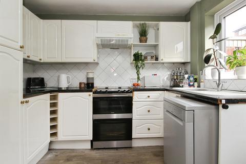 3 bedroom terraced house for sale, Fernbank Walk, LEEDS