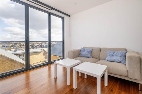 2 bedroom flat to rent, Garratt Lane London SW17