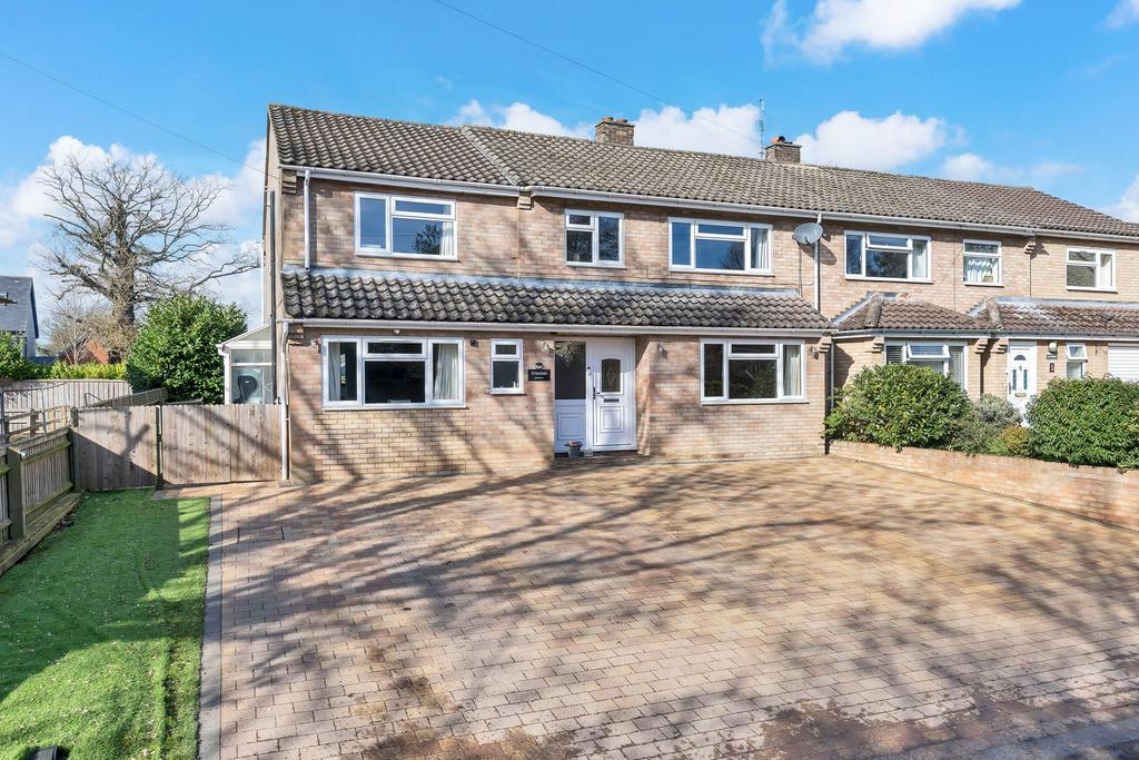 5 bedroom semi-detached house for sale