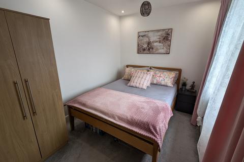 3 bedroom terraced house for sale, Hunters Grove, Hayes, Greater London, UB3
