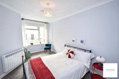 1 bedroom flat for sale, Jevington Gardens, Eastbourne BN21