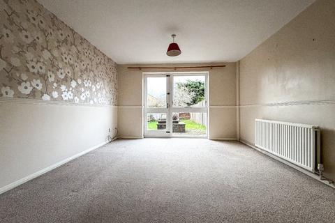 2 bedroom end of terrace house to rent, Heather Close, Taunton