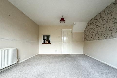 2 bedroom end of terrace house to rent, Heather Close, Taunton