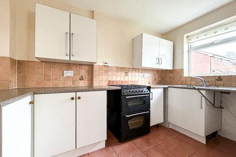 2 bedroom end of terrace house to rent, Heather Close, Taunton
