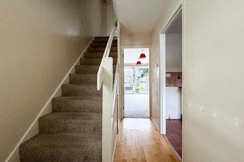 2 bedroom end of terrace house to rent, Heather Close, Taunton