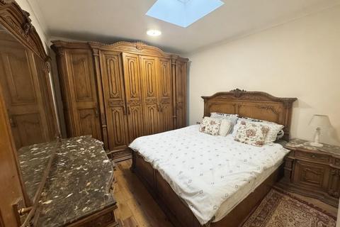 undefined, Peter Avenue, London