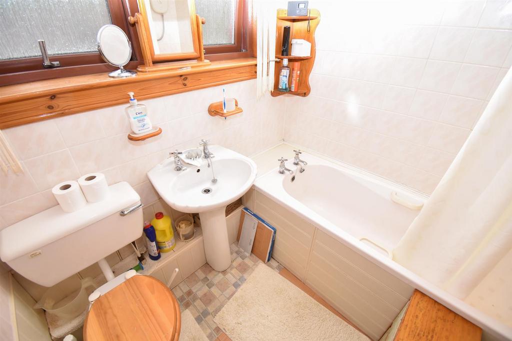 BATHROOM-2.jpg