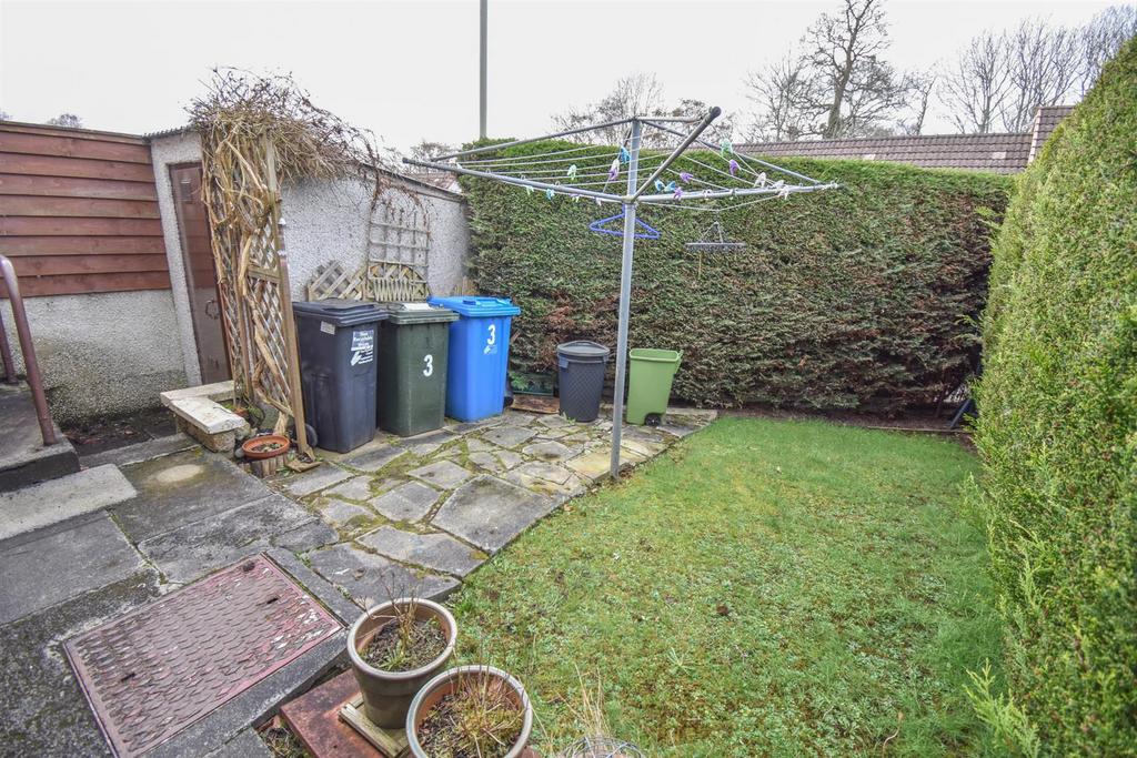 REAR GARDEN-2.jpg